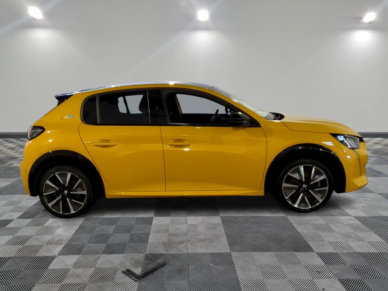 Peugeot E-208 GT