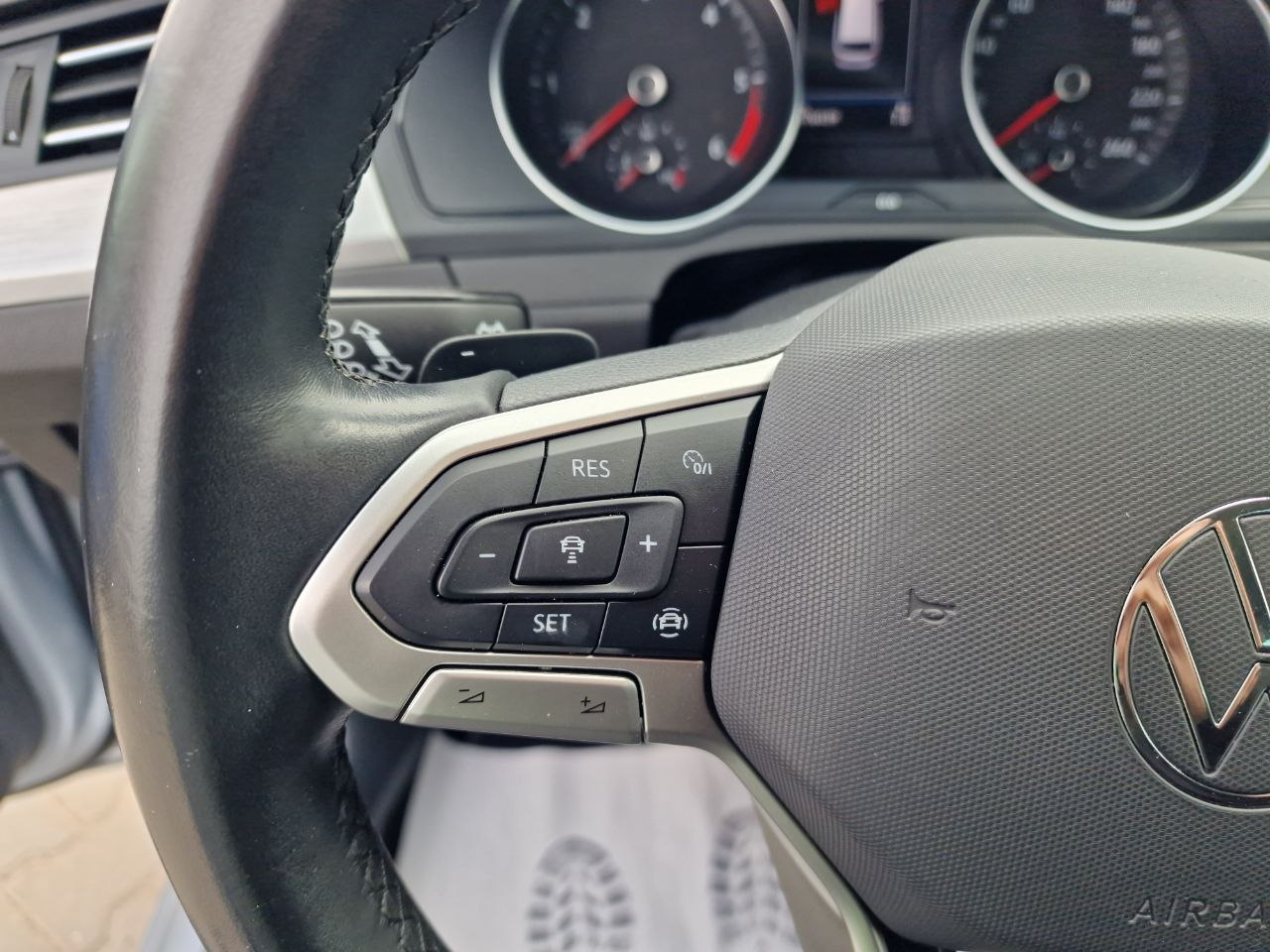 Volkswagen Passat Business+