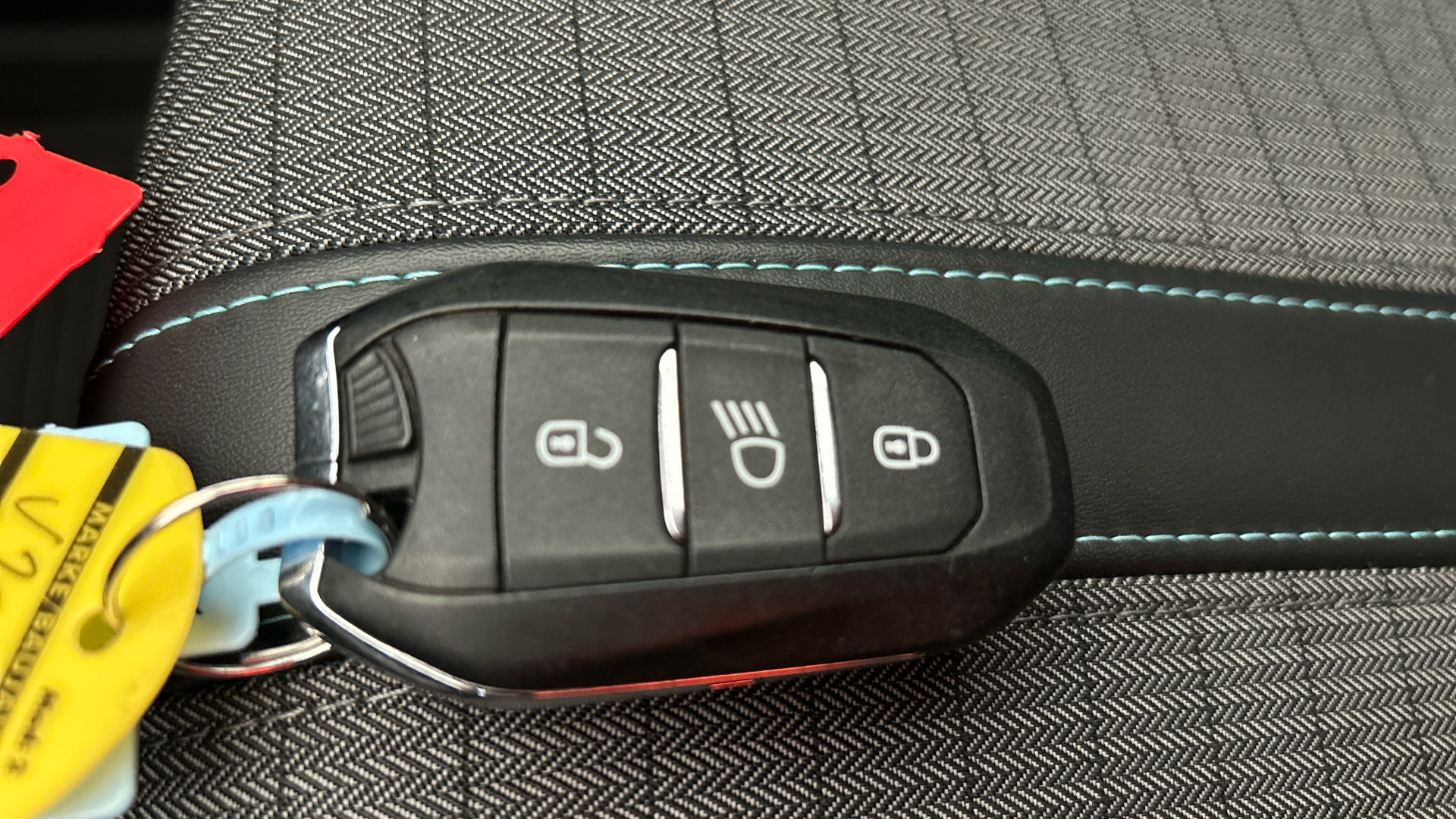 Peugeot E-2008 Allure Pack