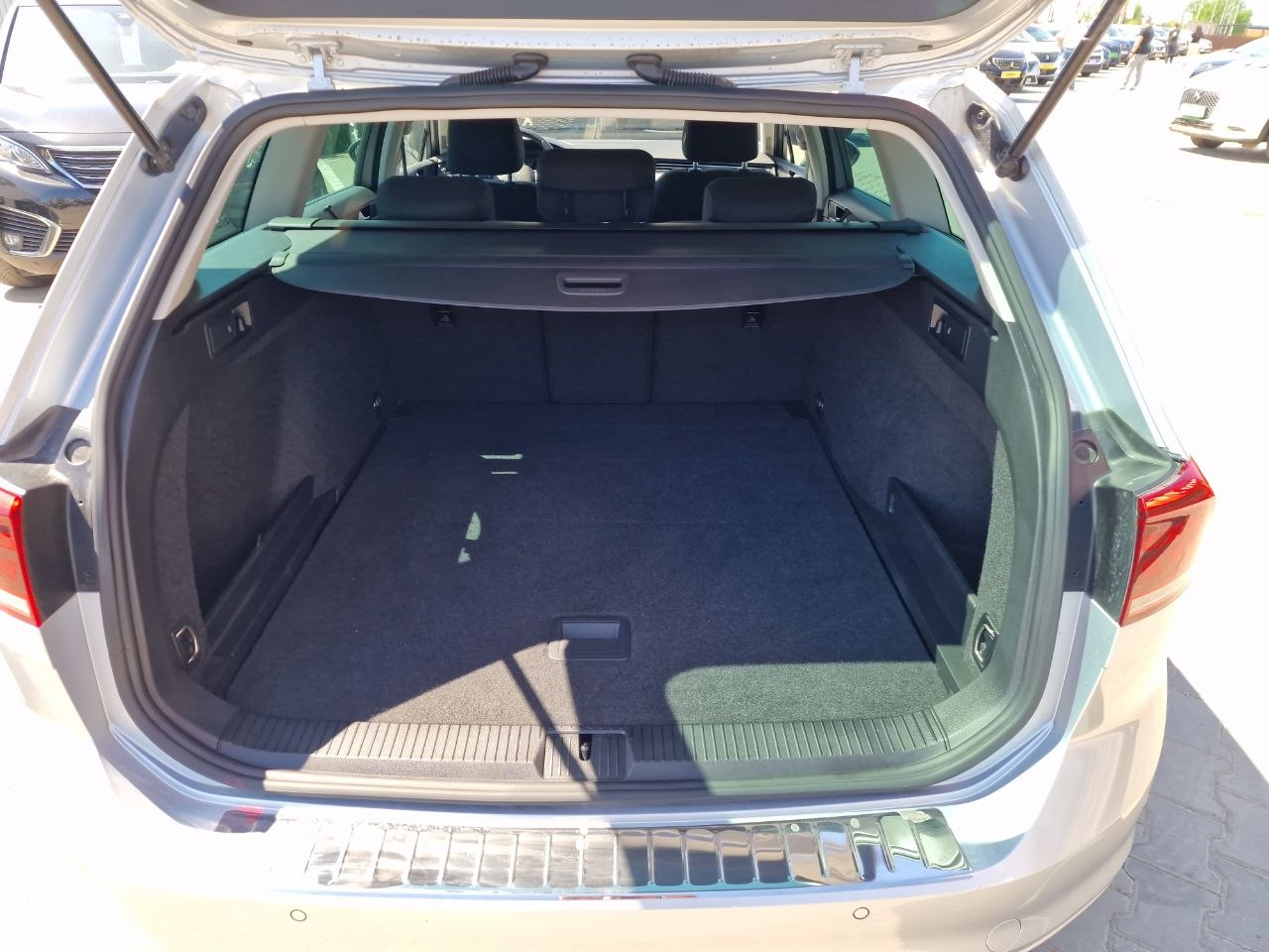 Volkswagen Passat Business+