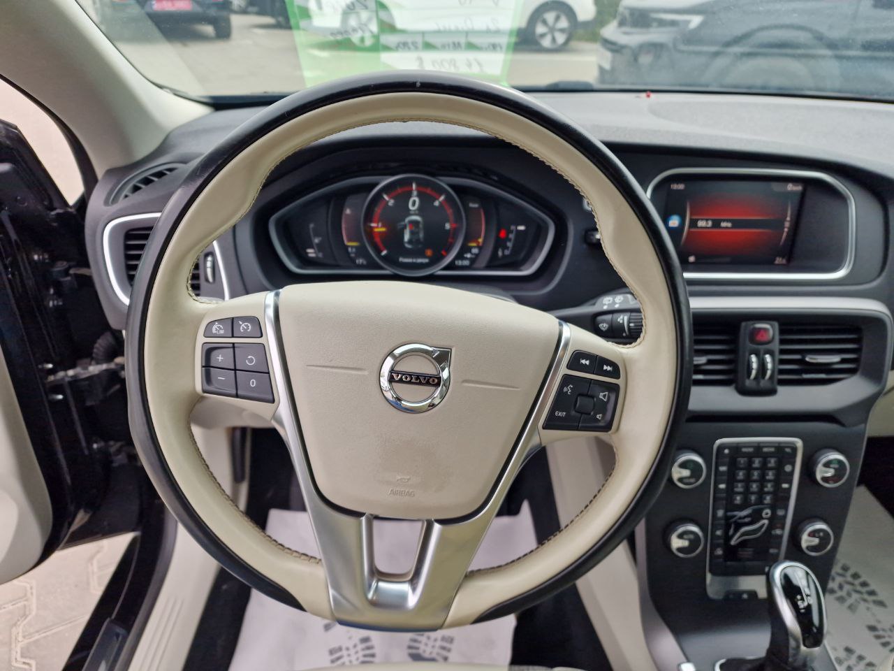 VOLVO V40