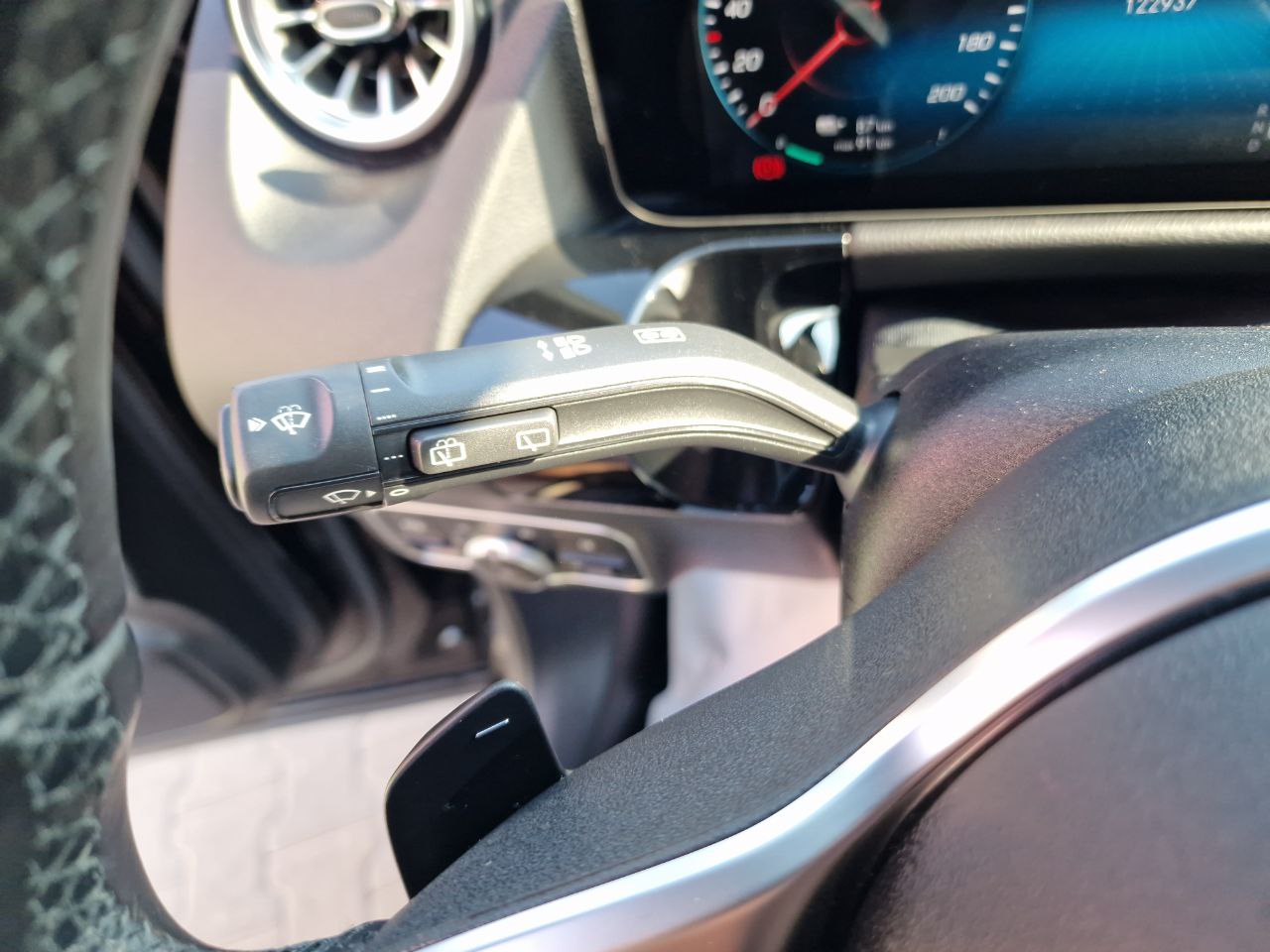 MERCEDES BENZ EQA