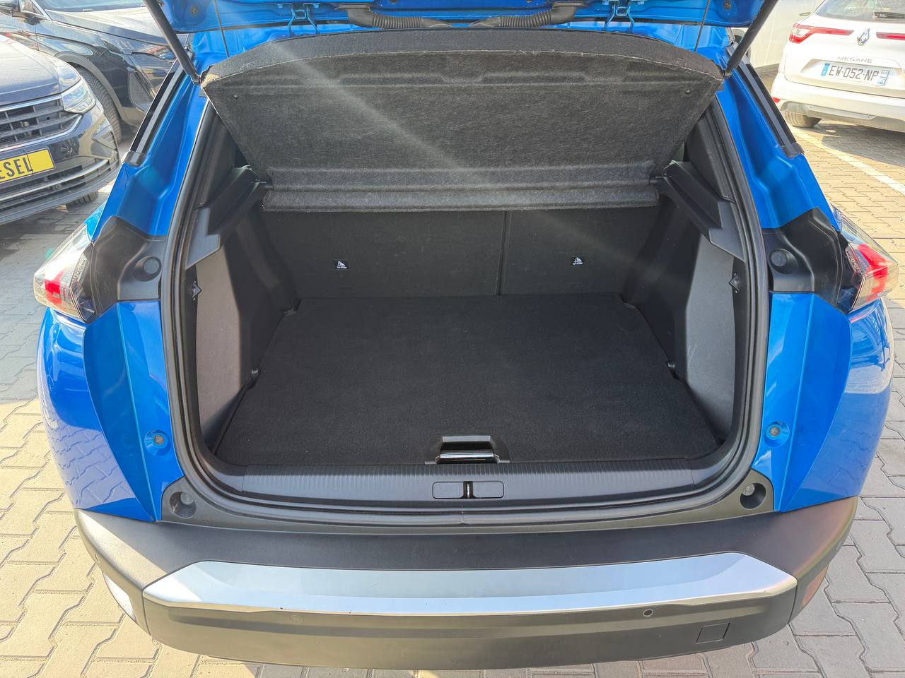 Peugeot E-2008 GT