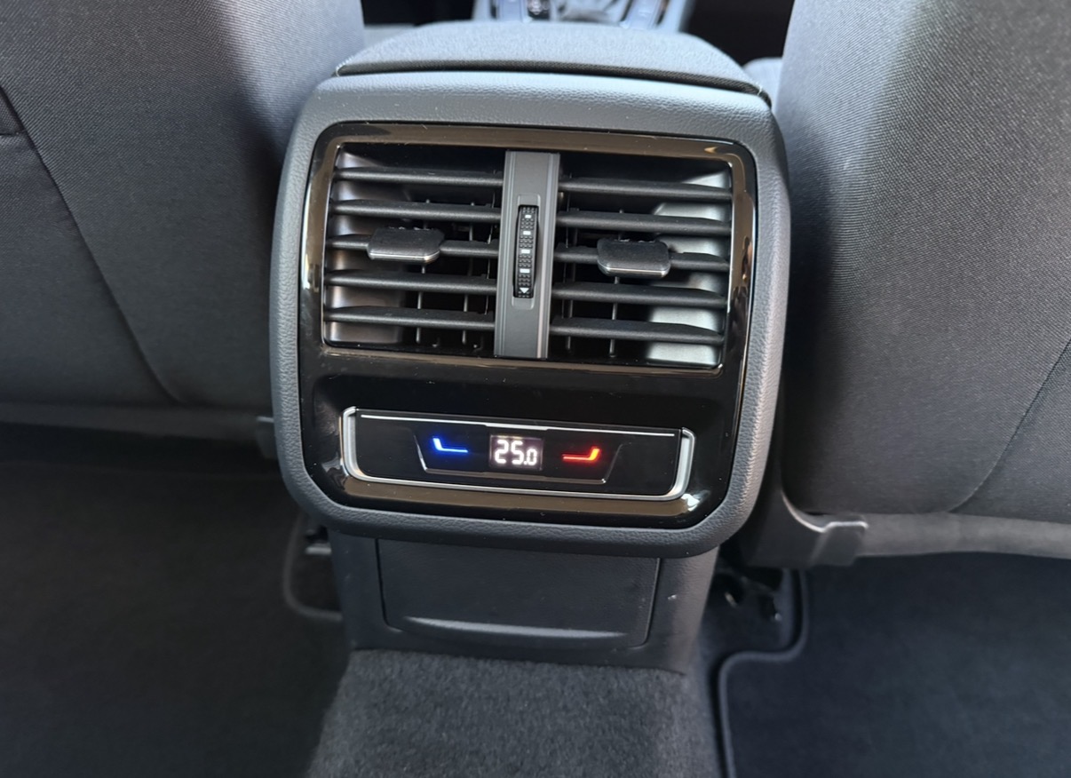 Volkswagen Passat Business+