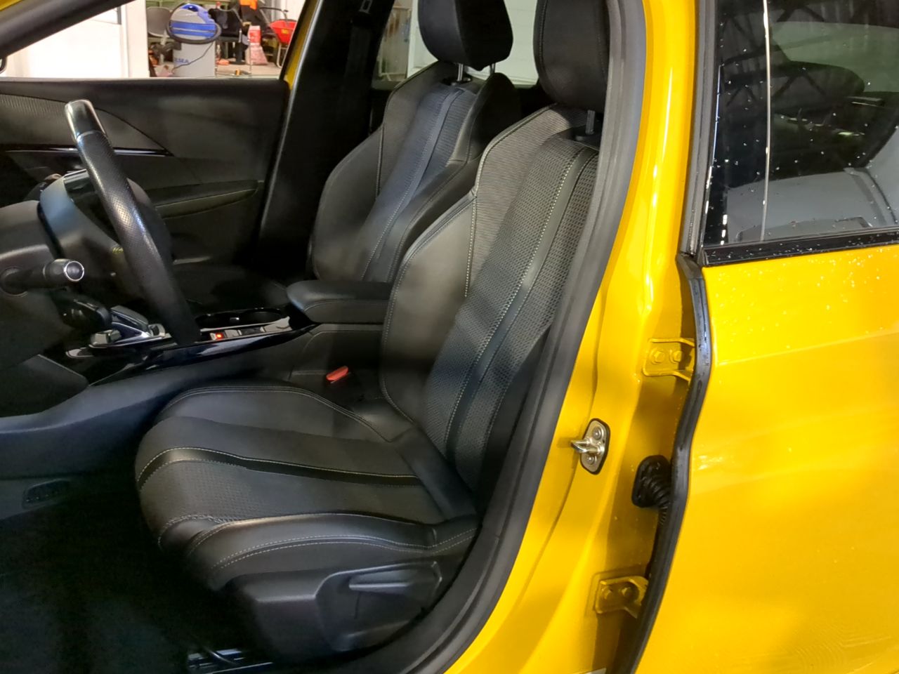 Peugeot E-208 GT