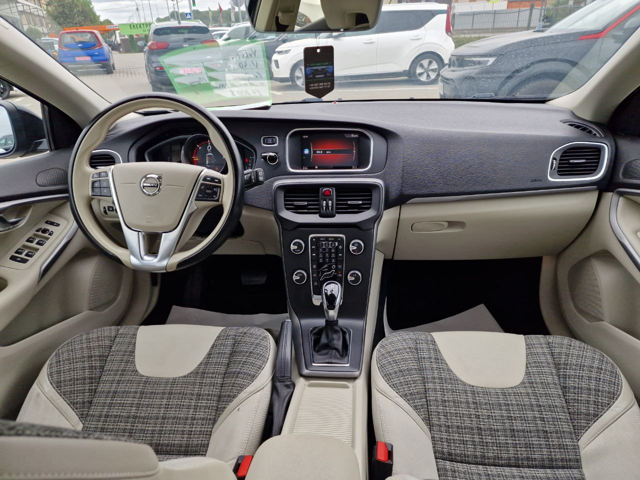 VOLVO V40
