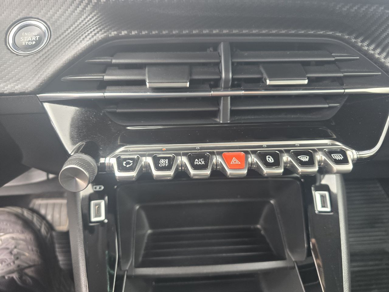 Peugeot E-208 Business