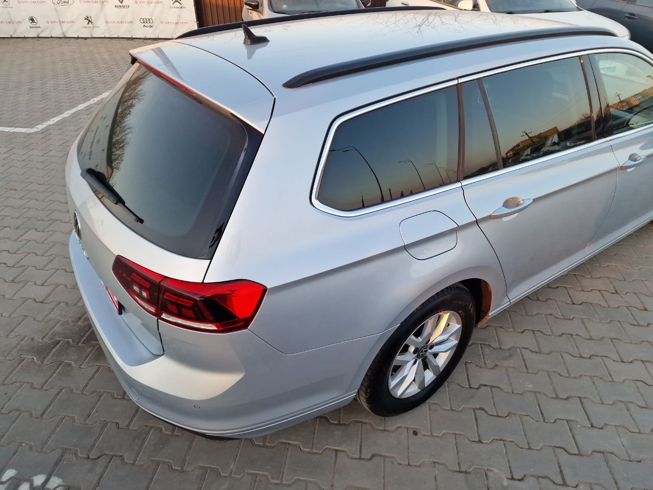 Volkswagen Passat Business+