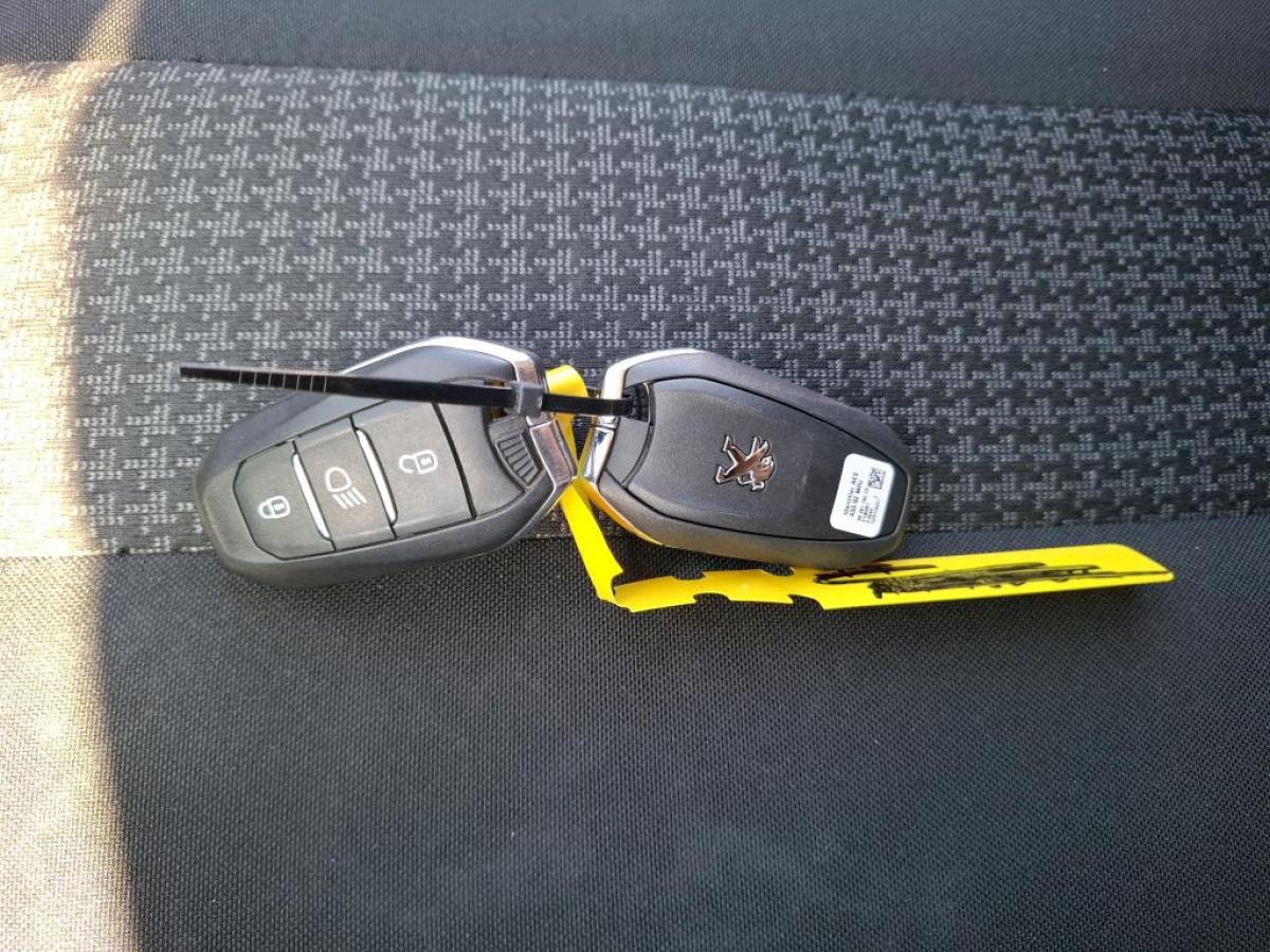 PEUGEOT 5008 Business