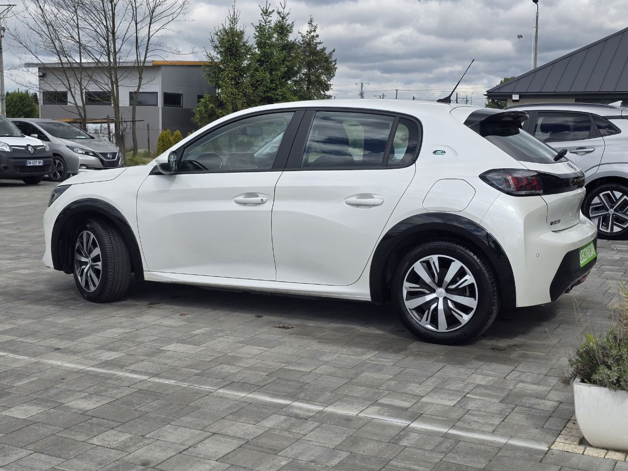 Peugeot E-208 Business
