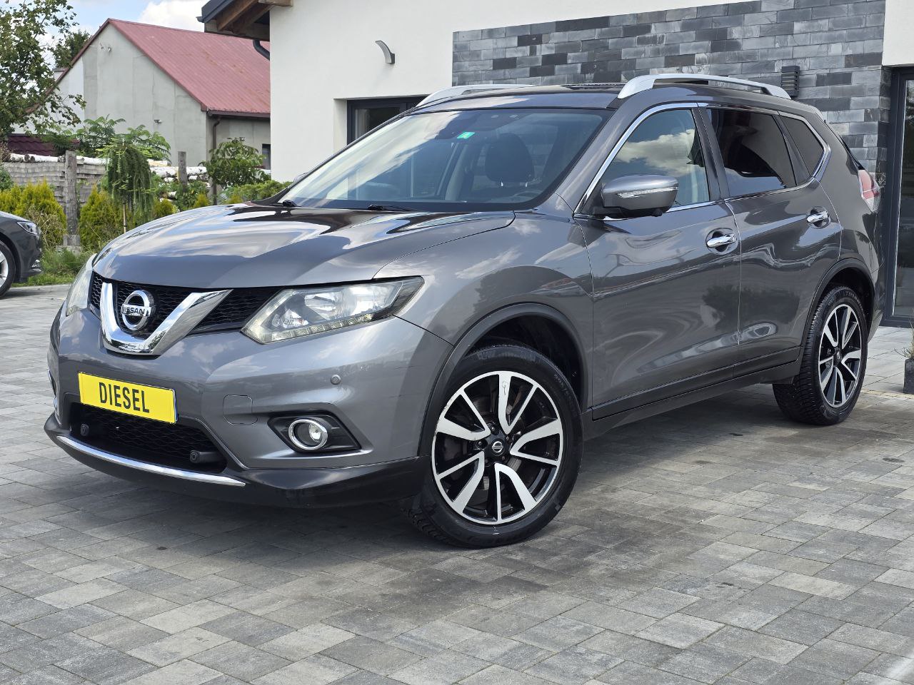 Nissan X-TRAIL