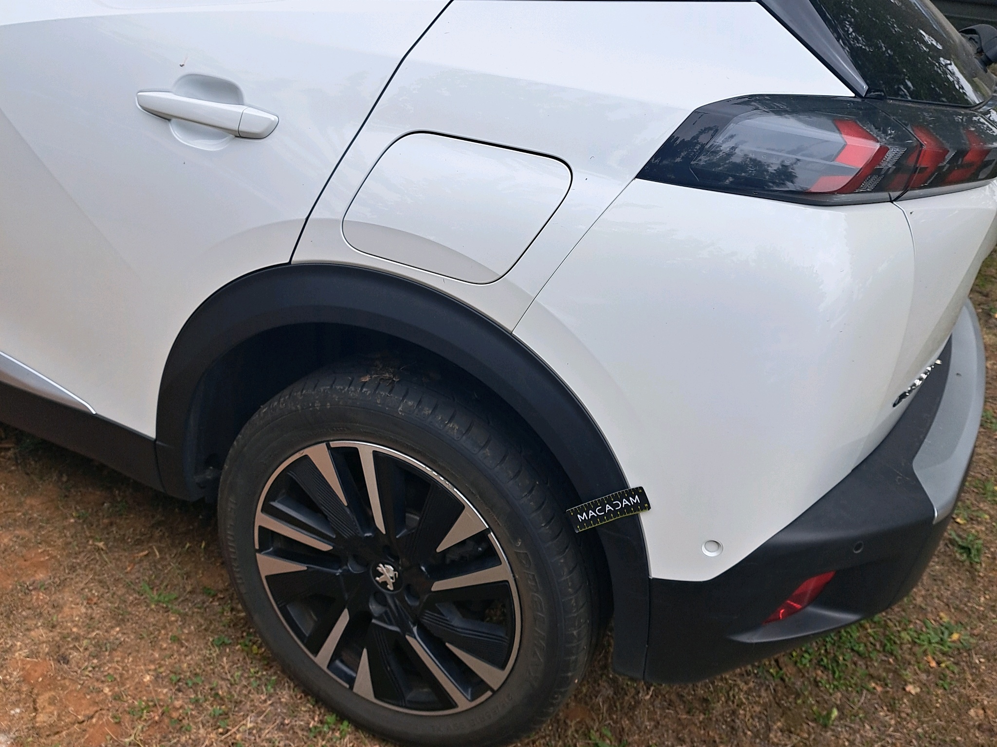 Peugeot E-2008