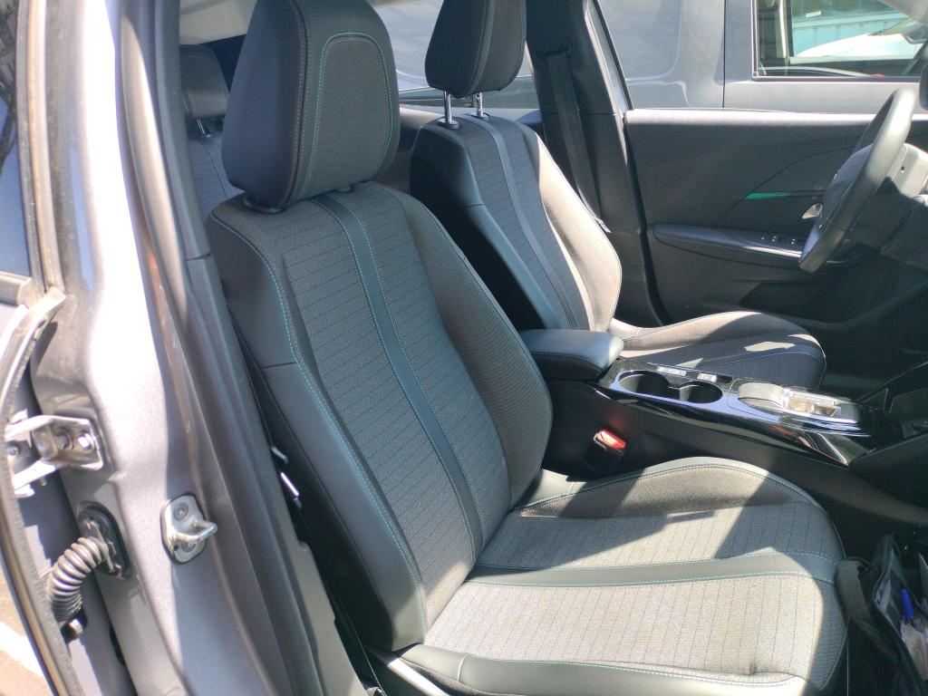 Peugeot E-2008