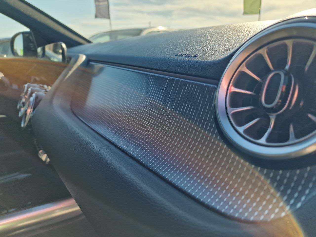 MERCEDES BENZ EQA