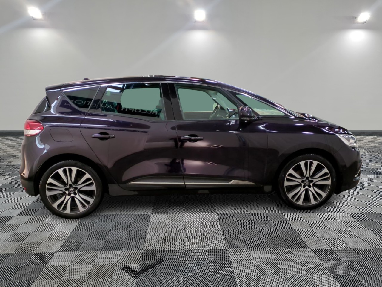 Renault Scenic Initiale Paris