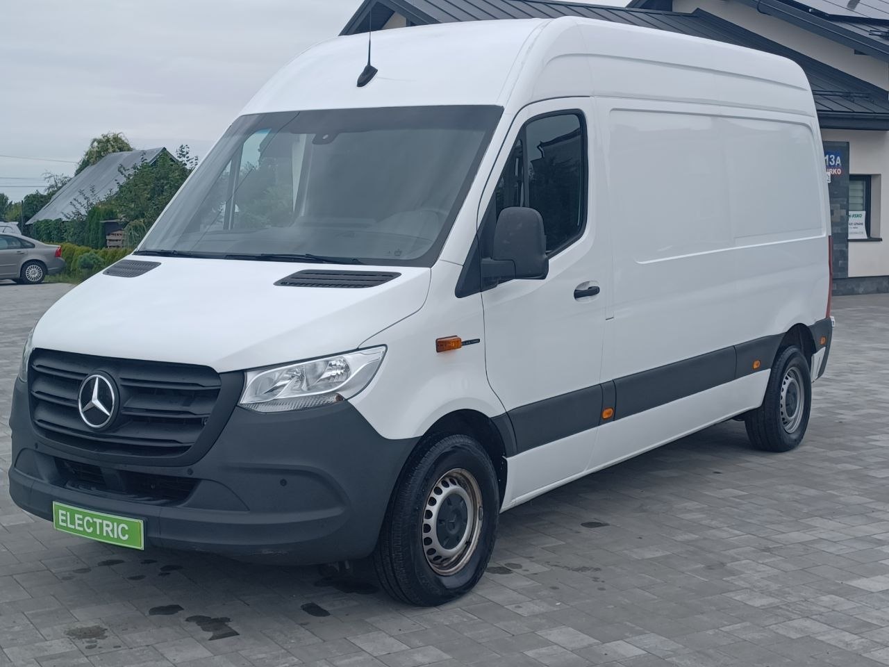 Mercedes-Benz E-Sprinter FWD