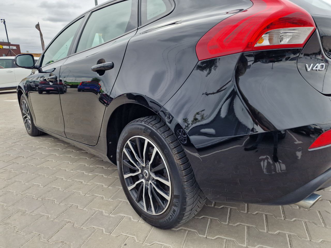 VOLVO V40