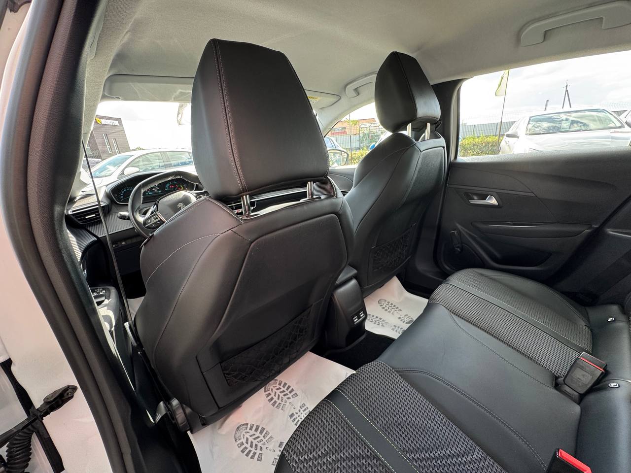 Peugeot E-208 Business