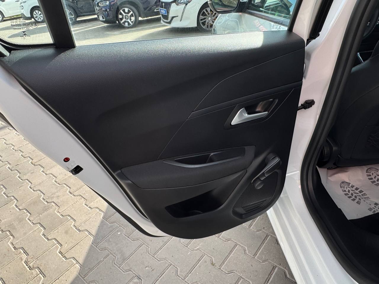 Peugeot E-208 Business
