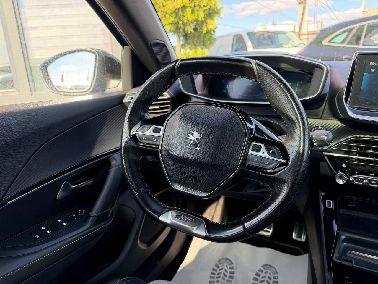 Peugeot E-2008 GT