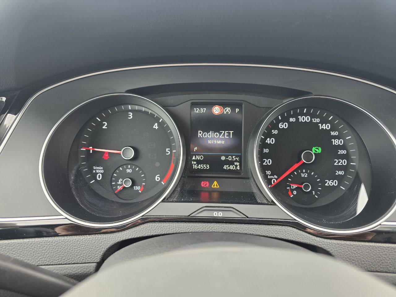 Volkswagen Passat Business+