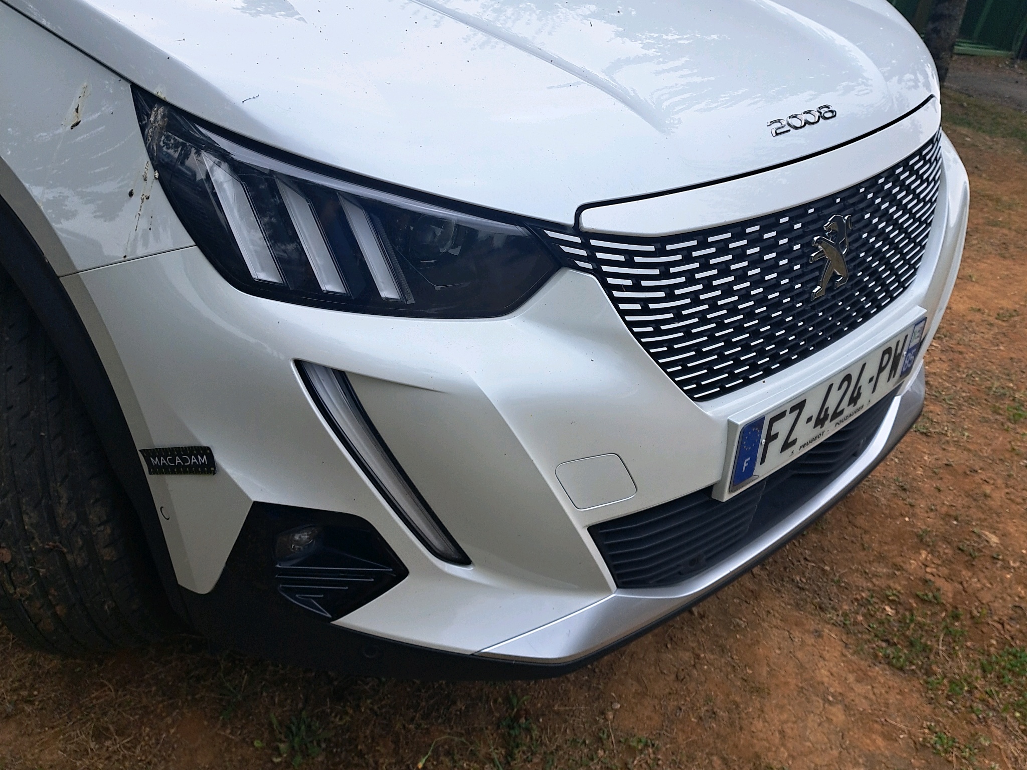 Peugeot E-2008