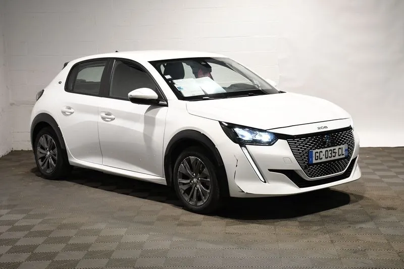 Peugeot E-208