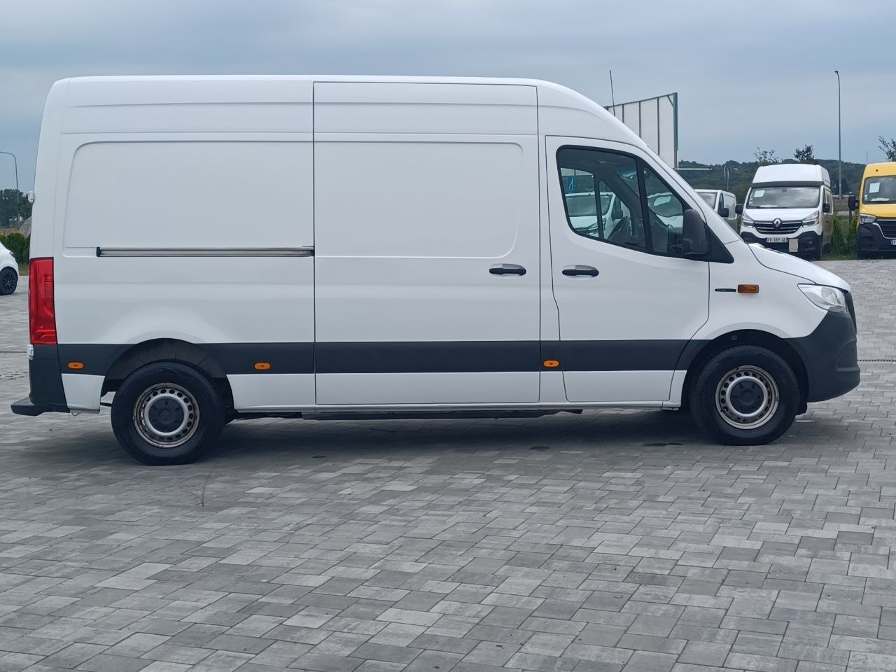 Mercedes-Benz E-Sprinter FWD