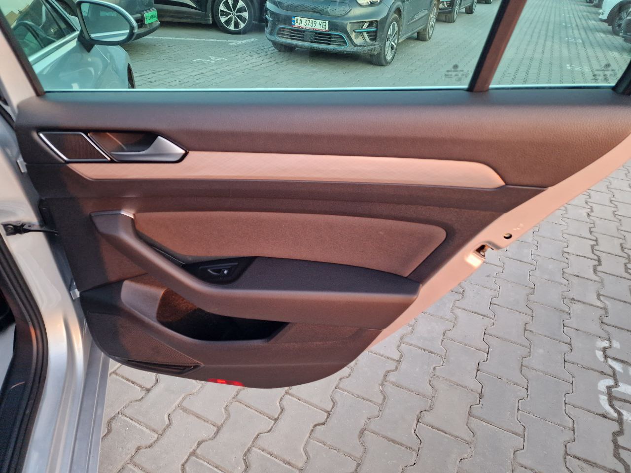 Volkswagen Passat Business+