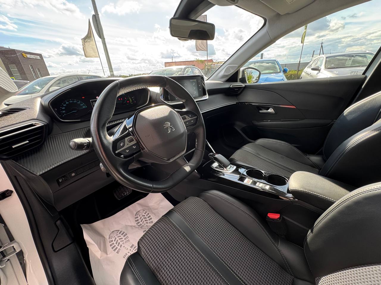 Peugeot E-208 Business