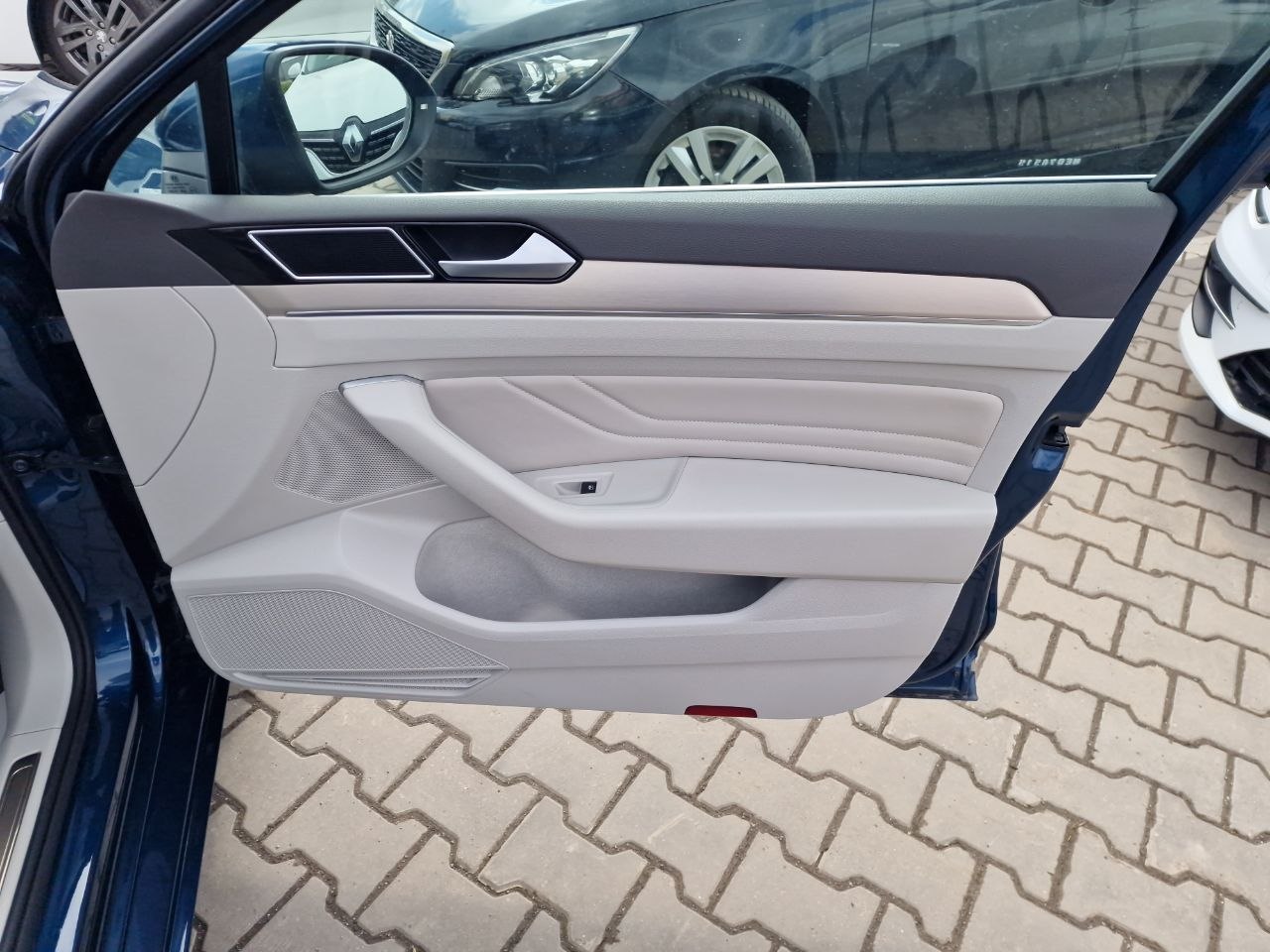 Volkswagen Passat LOUNGE