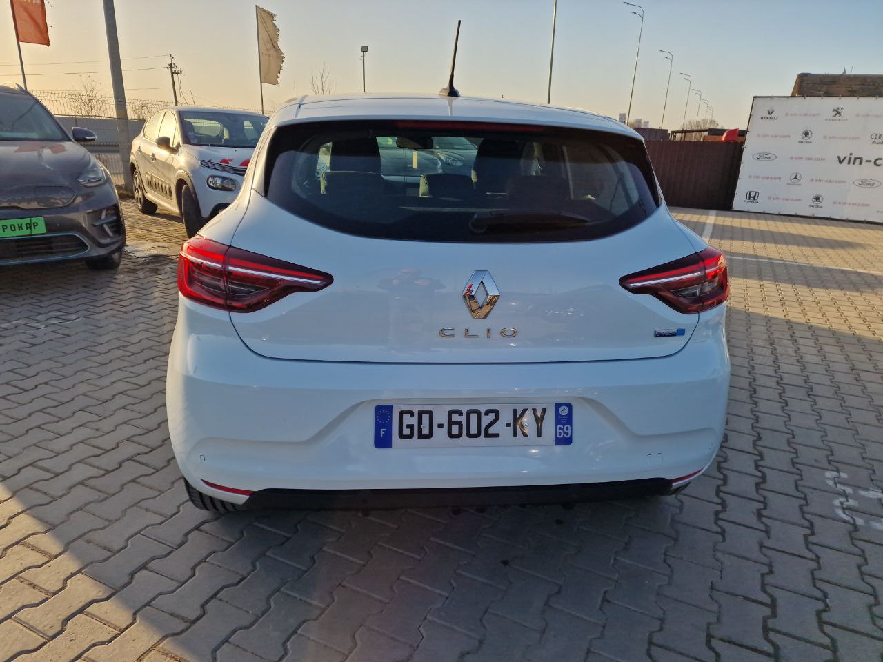 Renault Clio HYBRID Business