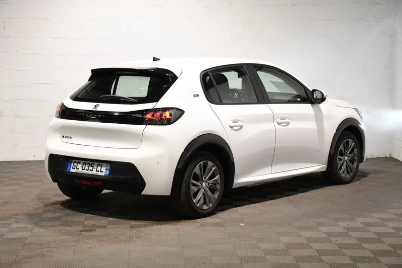 Peugeot E-208