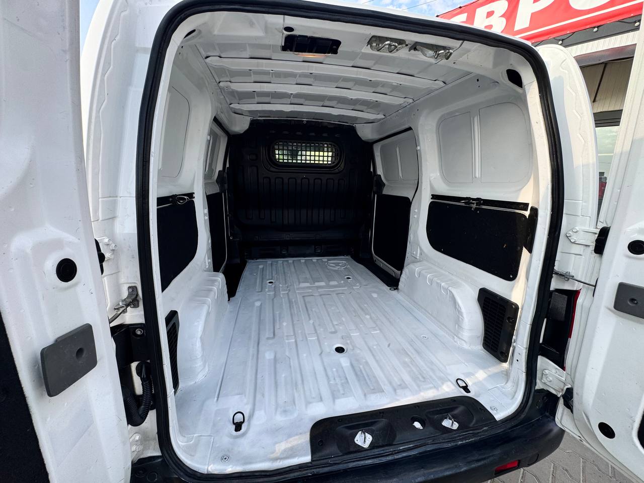 Nissan E-NV200