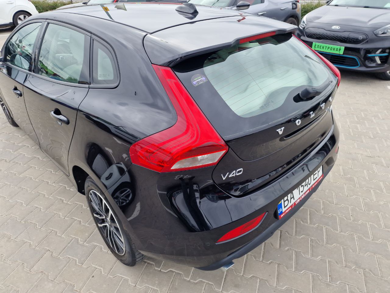 VOLVO V40