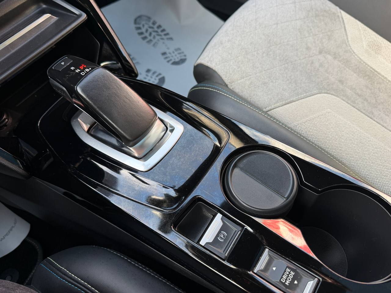 Peugeot E-2008 GT