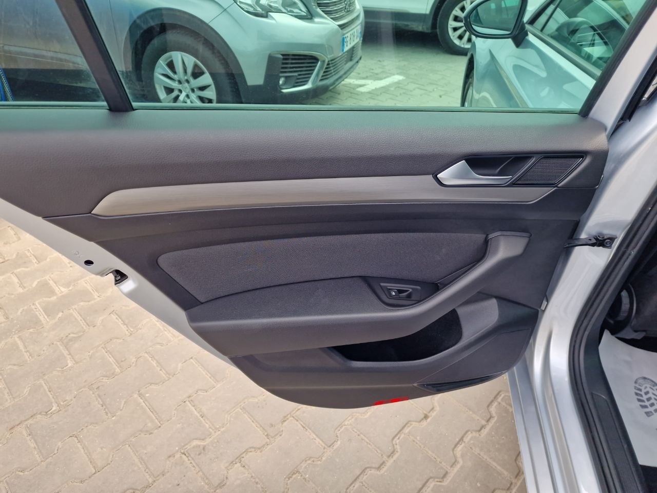 Volkswagen Passat Business+