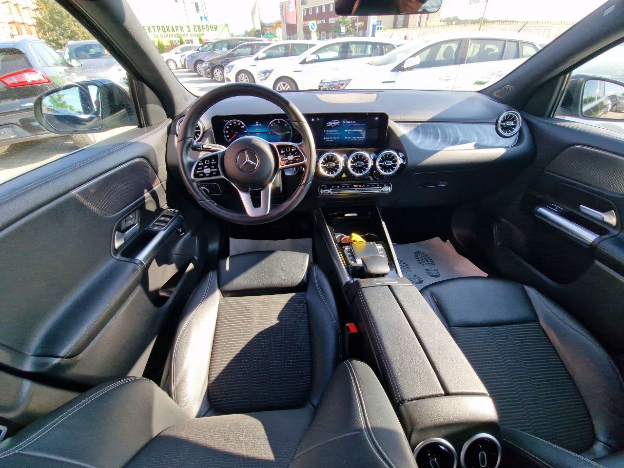 MERCEDES BENZ EQA