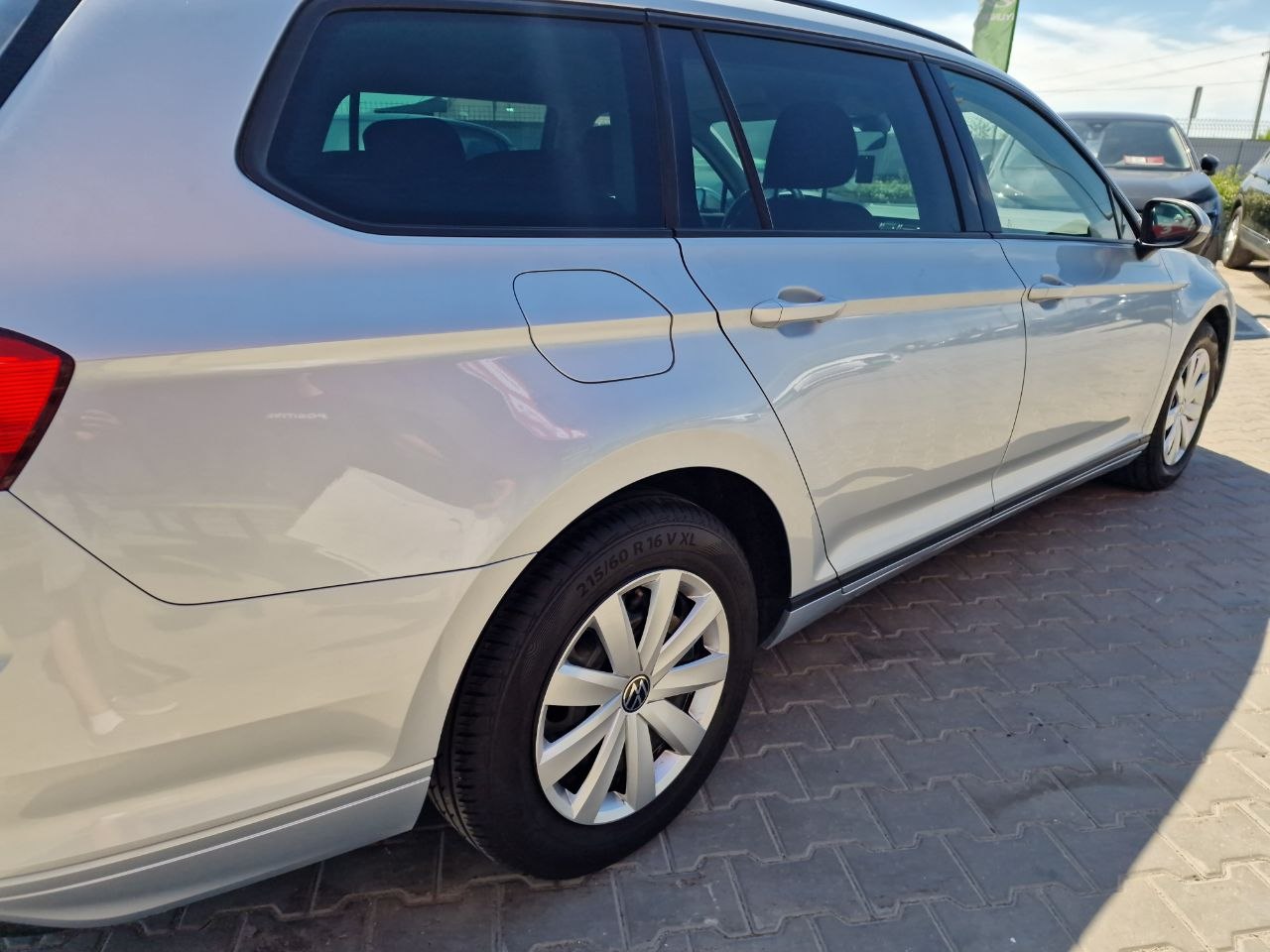 Volkswagen Passat Business+