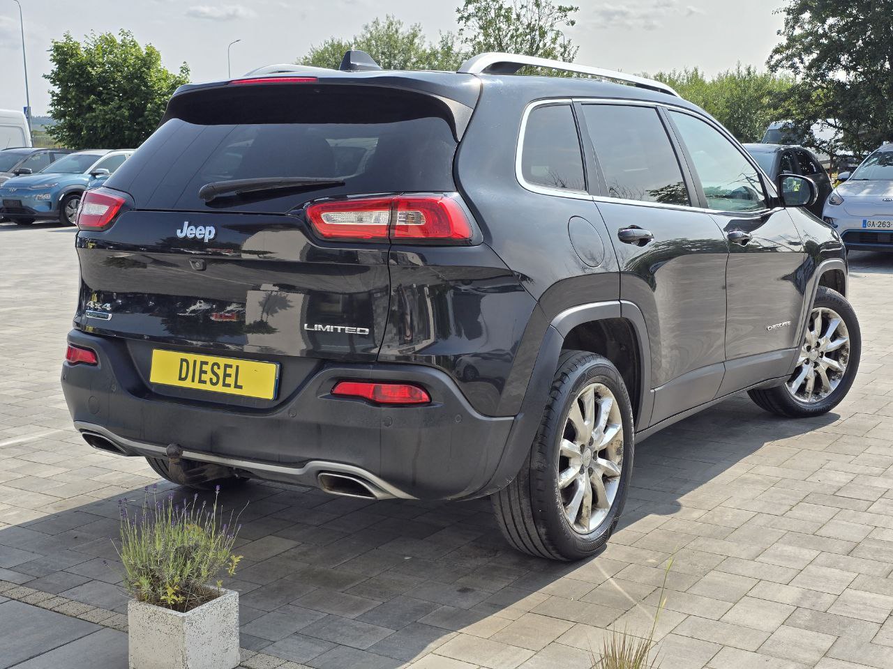 JEEP CHEROKEE