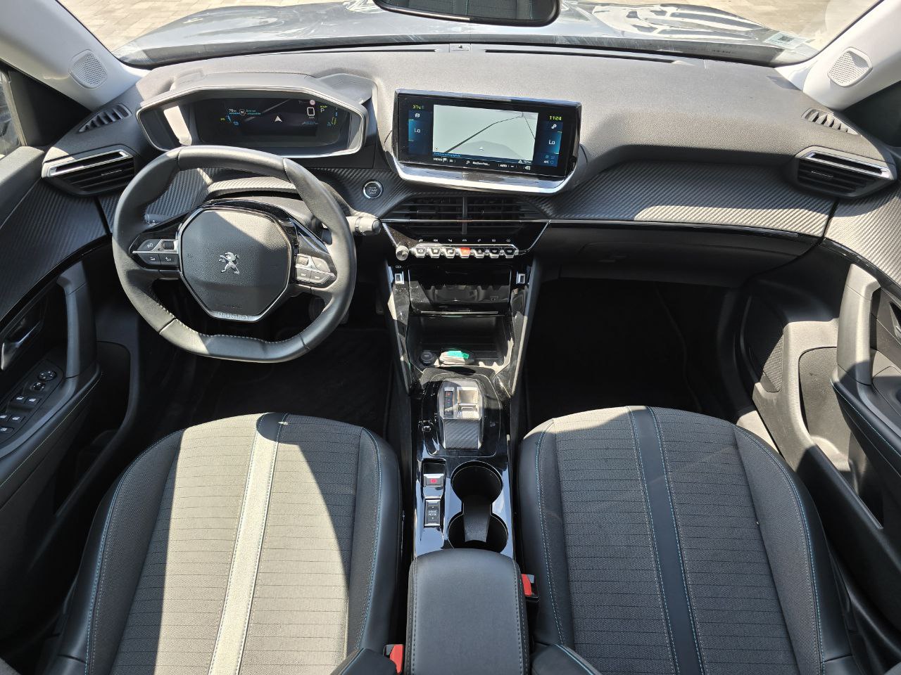 Peugeot E-2008