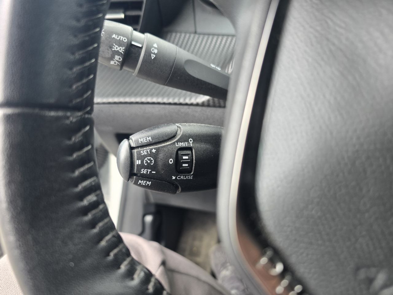 Peugeot E-208 Business