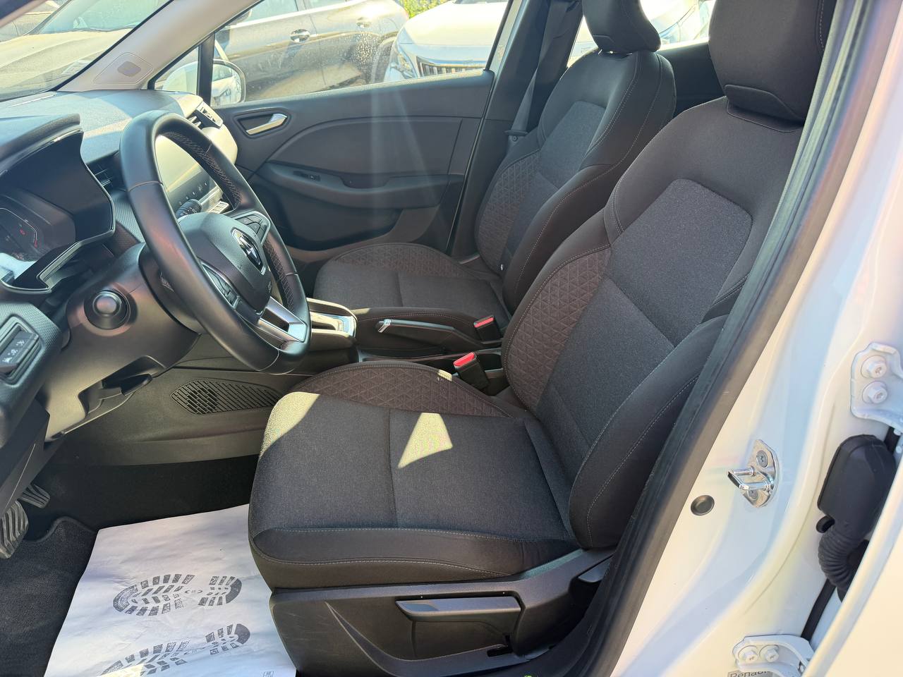 Renault Clio Business Hybrid