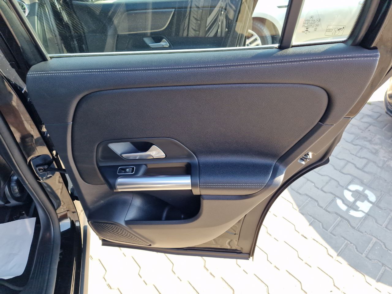 MERCEDES BENZ EQA