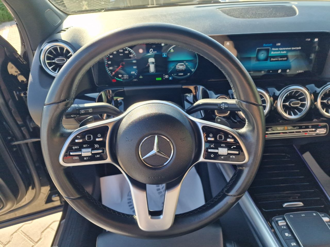 MERCEDES BENZ EQA