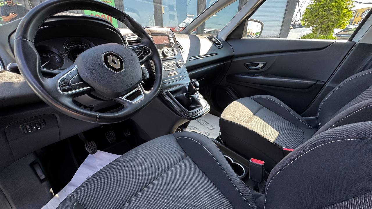 Renault GRAND Scenic Life