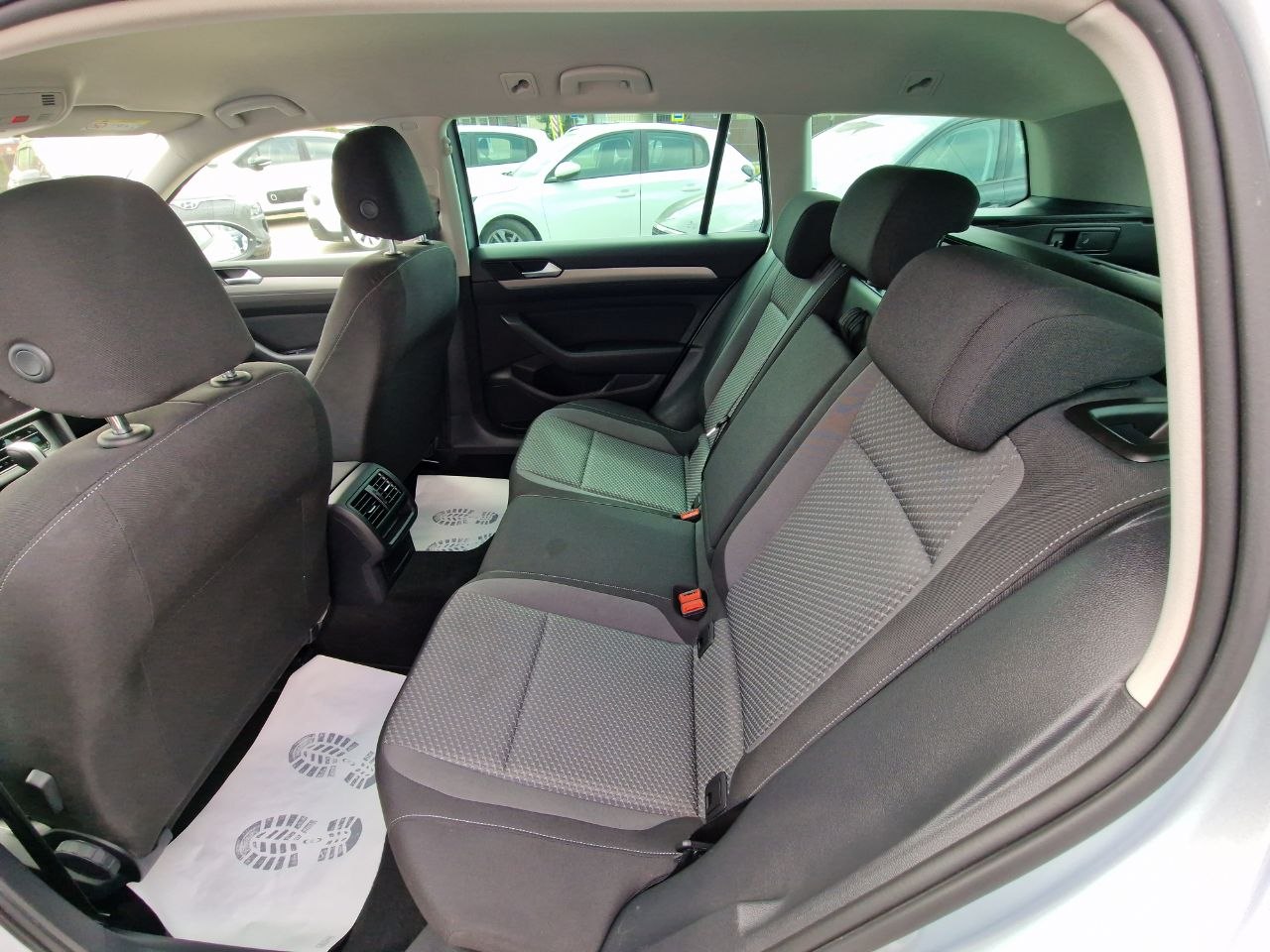 Volkswagen Passat Business+