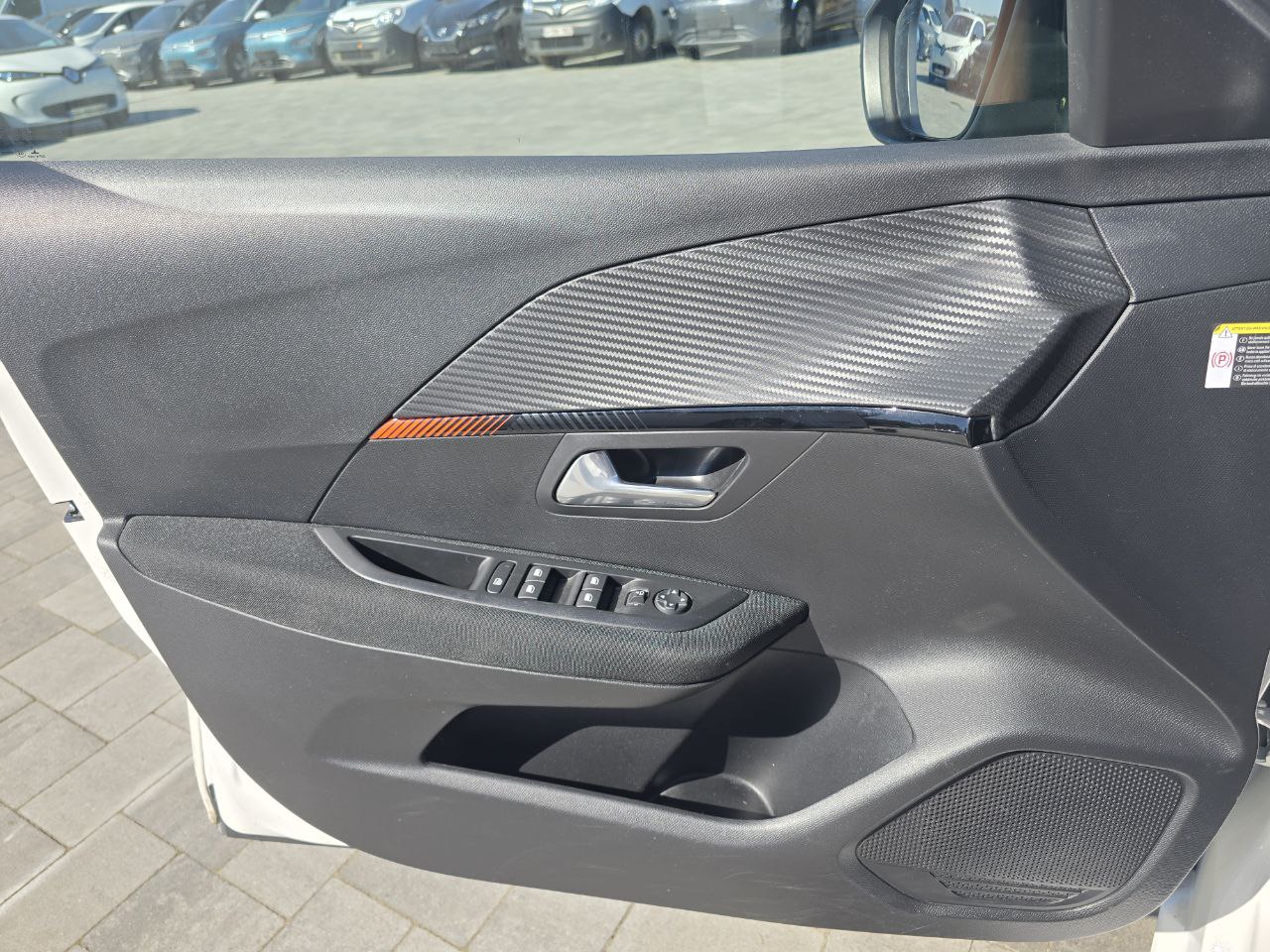 Peugeot E-208 Business