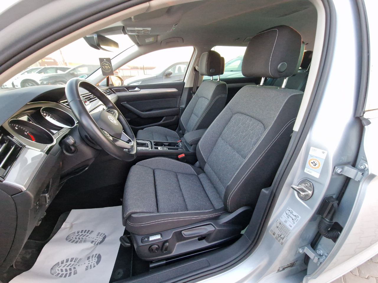 Volkswagen Passat Business+