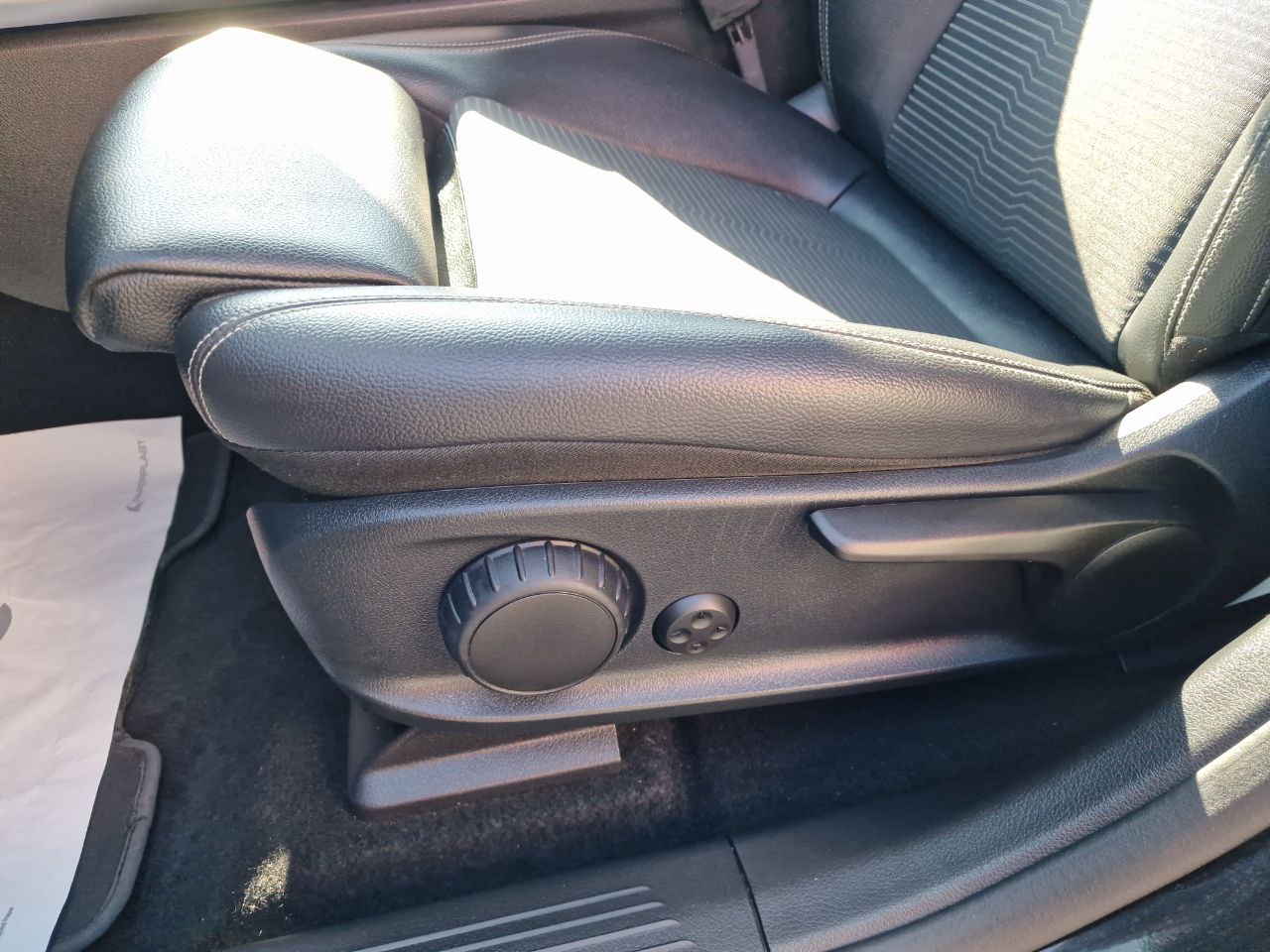 MERCEDES BENZ EQA